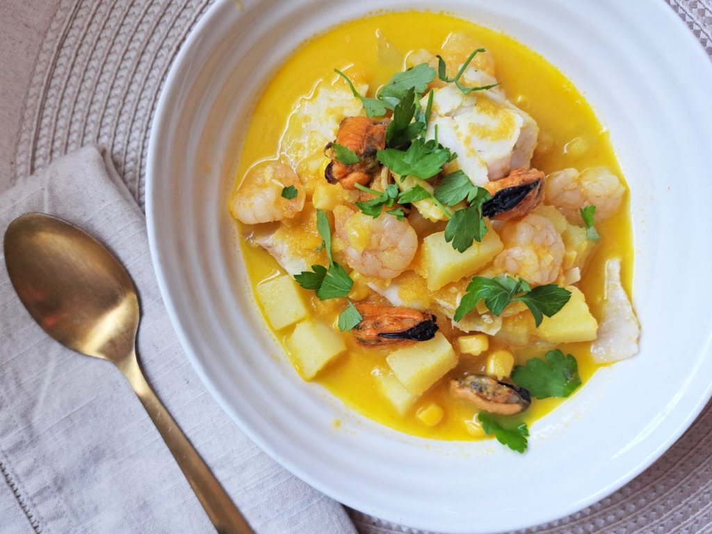 Easy Golden Seafood&nbsp;Chowder
